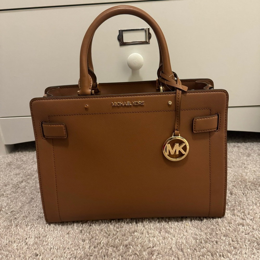 NWT!!! MICHAEL KORS 
Rayne Medium Saffiano Leather Satchel